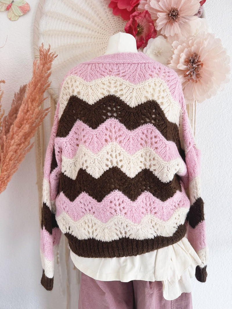 KUSCHELIGE STRICKJACKE MIT HERZIGEN KNÖPFEN IN ROSA - ONE SIZE -