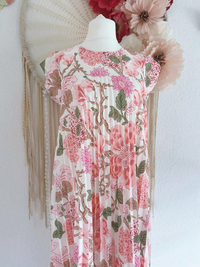 PLISSEEKLEID MIT BLÜTENPRINT IN ROSA - ONE SIZE -