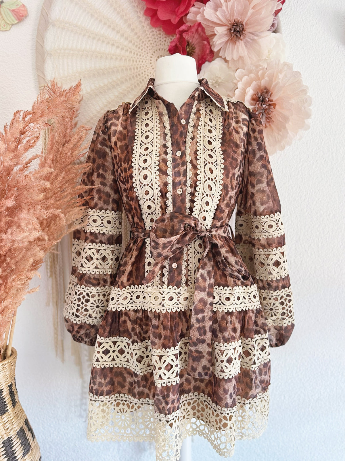 TUNIKLAKLEID MIT LEOMUSTER UND SPITZE - ONE SIZE -