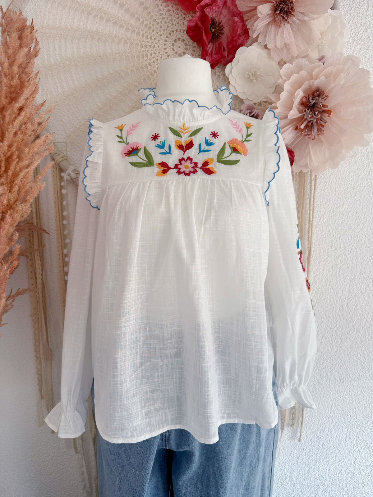 BESTICKTES FOLKLORE-BLÜSCHEN MIT RÜSCHENDETAILS - VERSCH. GRÖßEN -