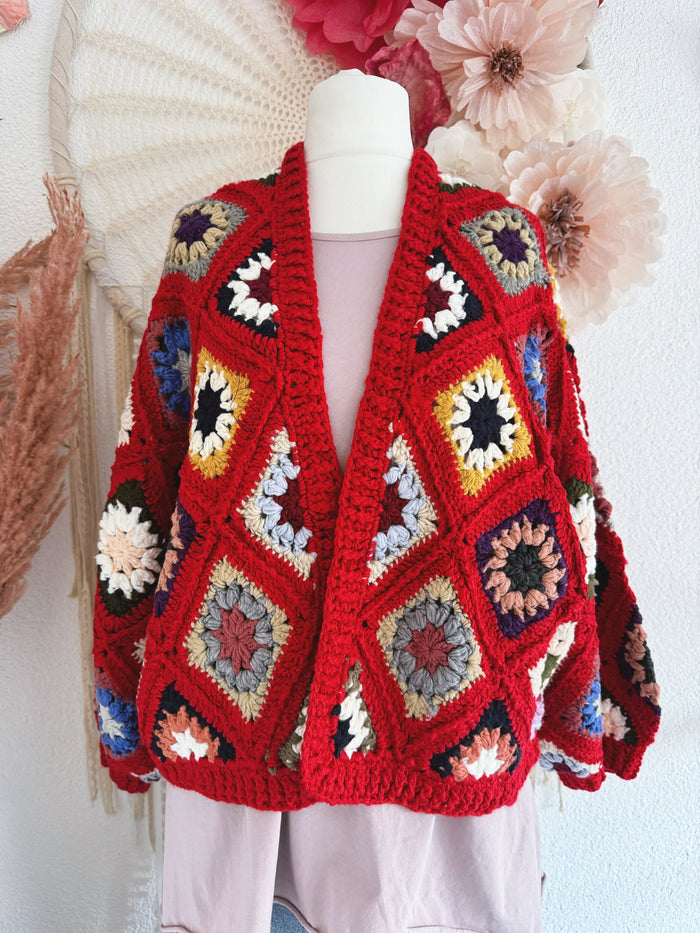 OVERSIZES GRANNY-SQUARE JACKE IN ROT - ONE SIZE -