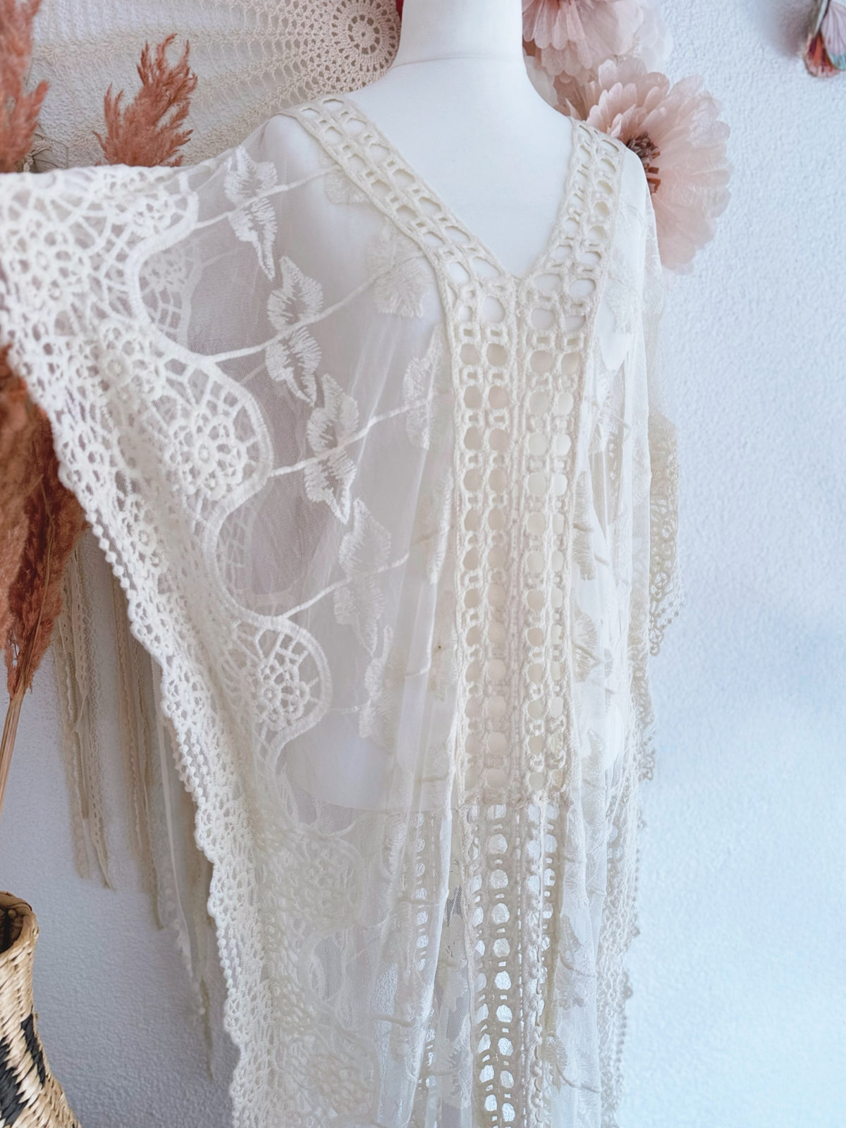 KAFTANKLEID IN CREME AUS SPITZE - ONE SIZE -