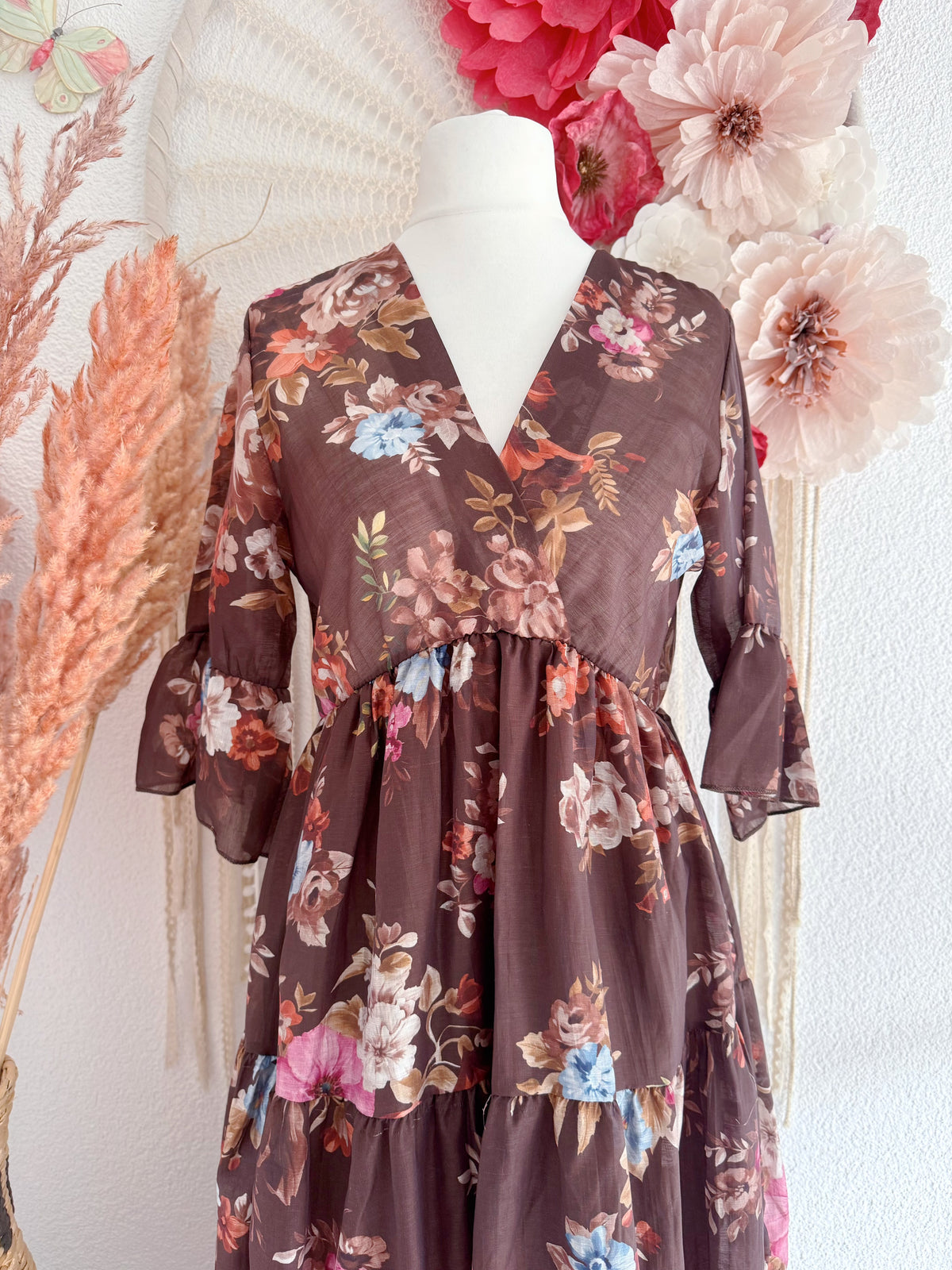 ROMANTISCHES MAXIKLEID MIT BLUMENPRINT UND RÜSCHEN IN BRAUN - ONE SIZE -