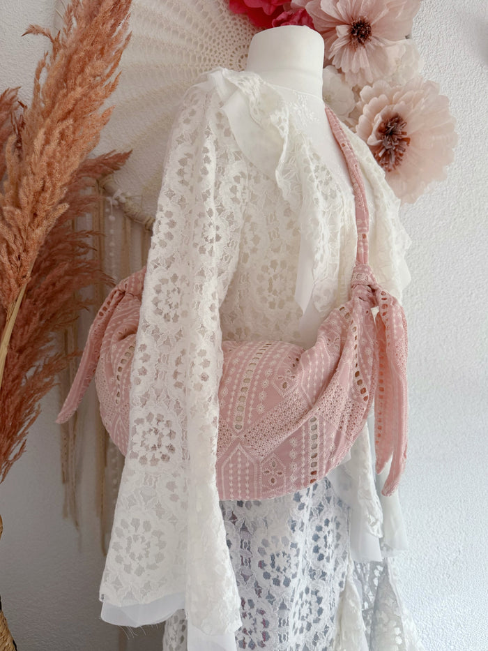 CROSSBODY TASCHE AUS LOCHSPITZE IN ZARTEM ROSA