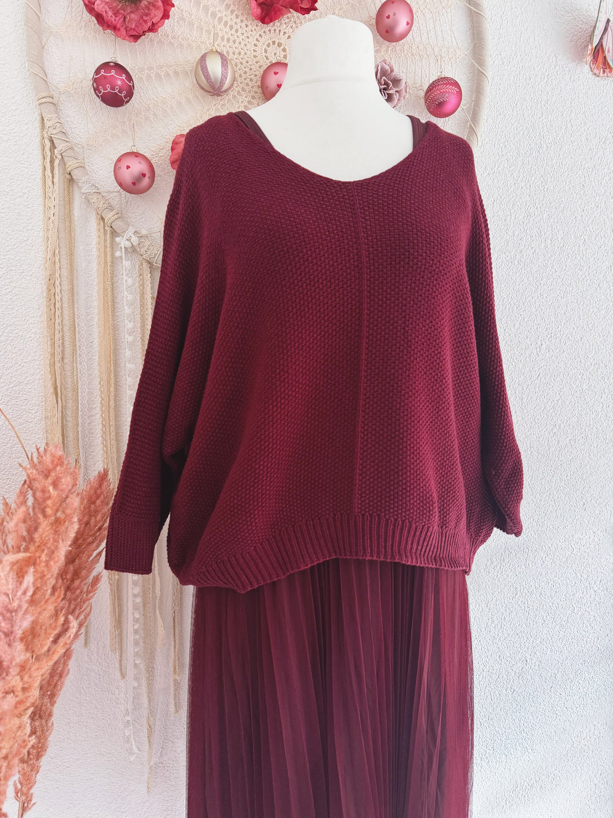 PLISSEEKLEID MIT TÜLL UND STRICKPULLOVER IN BORDEAUX - ONE SIZE -