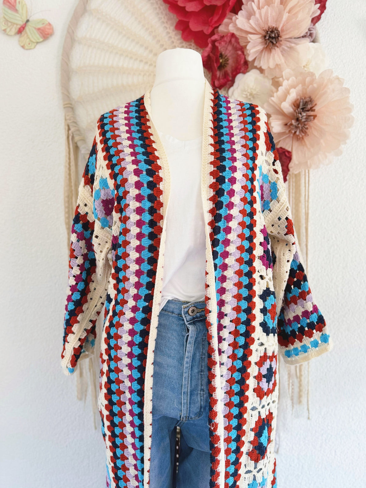 CROCHETCARDIGAN IN MIDILÄNGE MIT DUNKELROT - ONE SIZE -