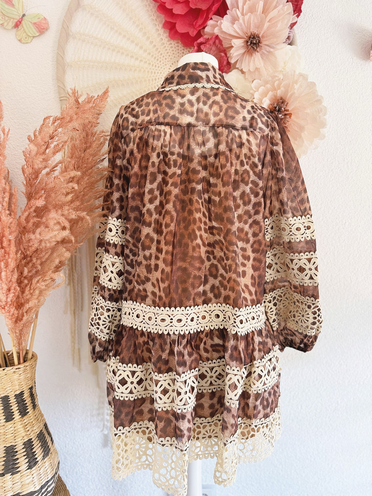 TUNIKLAKLEID MIT LEOMUSTER UND SPITZE - ONE SIZE -