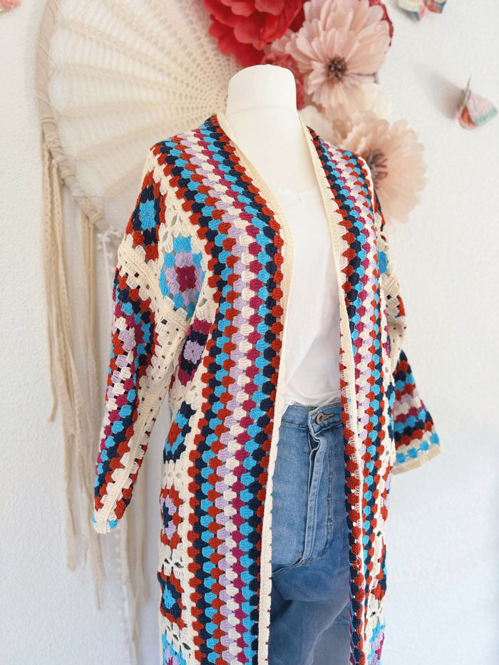 CROCHETCARDIGAN IN MIDILÄNGE MIT DUNKELROT - ONE SIZE -