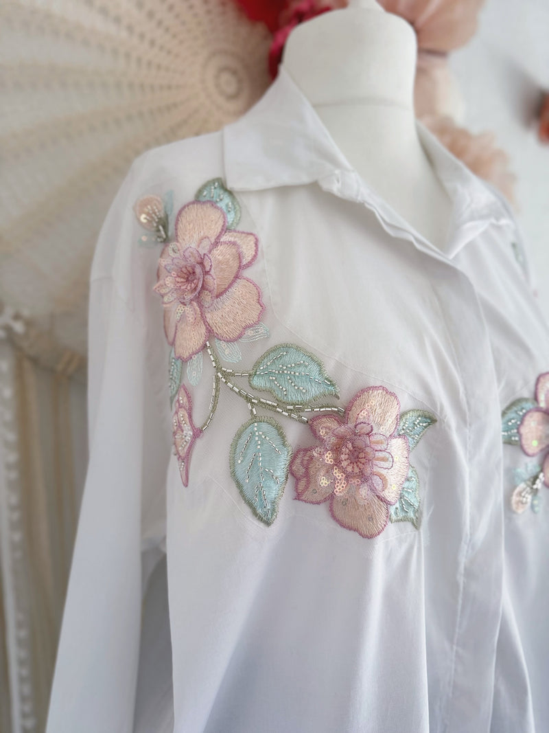OVERSIZED BLUSE MIT STICKEREIEN AN DER FRONT - ONE SIZE -