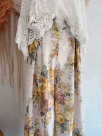 TRAUMHAFTE WIDE-LEG-HOSE MIT ROMANTISCHEM GOBELINPRINT IN GELB - ONE SIZE -