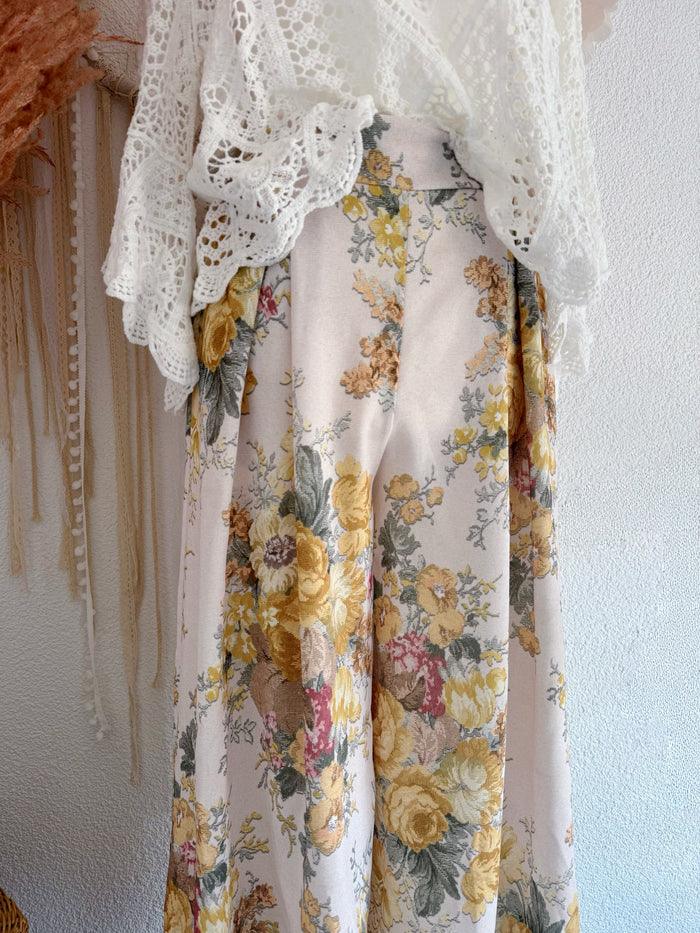 TRAUMHAFTE WIDE-LEG-HOSE MIT ROMANTISCHEM GOBELINPRINT IN GELB - ONE SIZE -