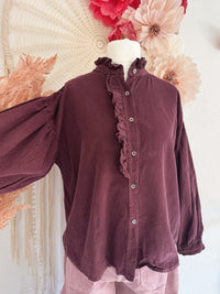 CORDBLUSE MIT RÜSCHEN IN AUBERGINE - ONE SIZE -