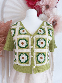 CROCHETJÄCKCHEN MIT BLUMEN IN GRÜN - ONE SIZE -