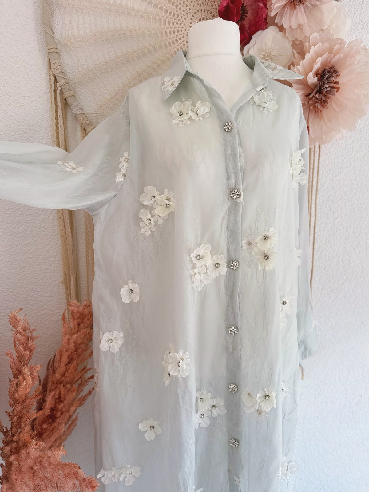 OVERSIZED LONGBLUSE MIT 3D-BLÜTEN IN ZARTEM HELLBLAU - ONE SIZE -