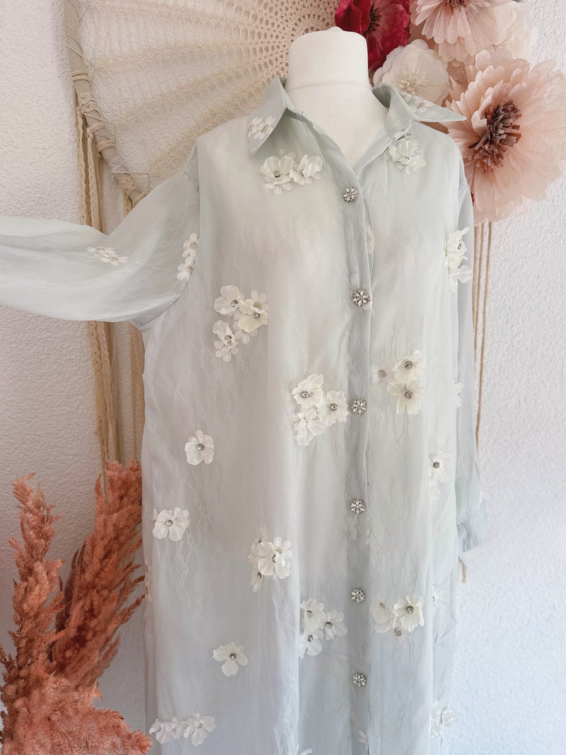 OVERSIZED LONGBLUSE MIT 3D-BLÜTEN IN ZARTEM HELLBLAU - ONE SIZE -