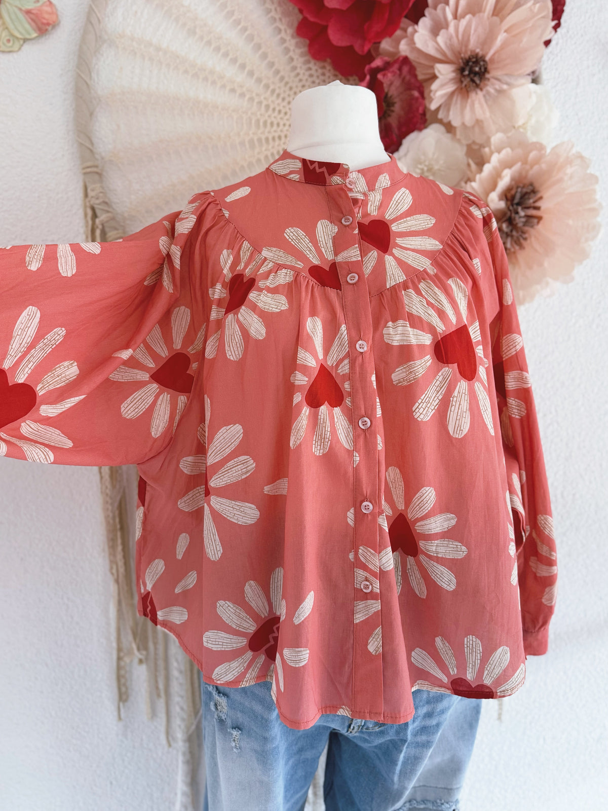 OVERSIZED BLUSE MIT HERZCHEN IN BLÜTENFORM - ONE SIZE -
