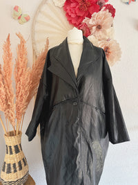 OVERSIZED-KUNSTLEDERMANTEL IN SCHWARZ - ONE SIZE -