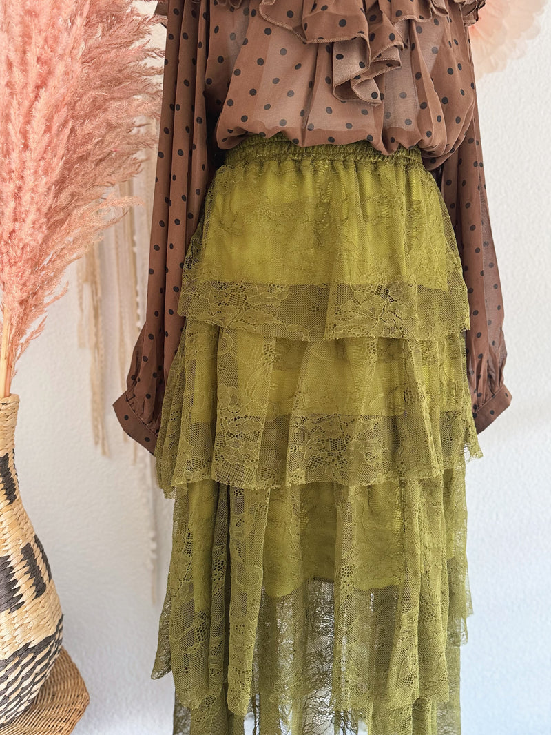 MIDIROCK AUS SPITZE MIT STUFEN IN OLIVE - ONE SIZE -