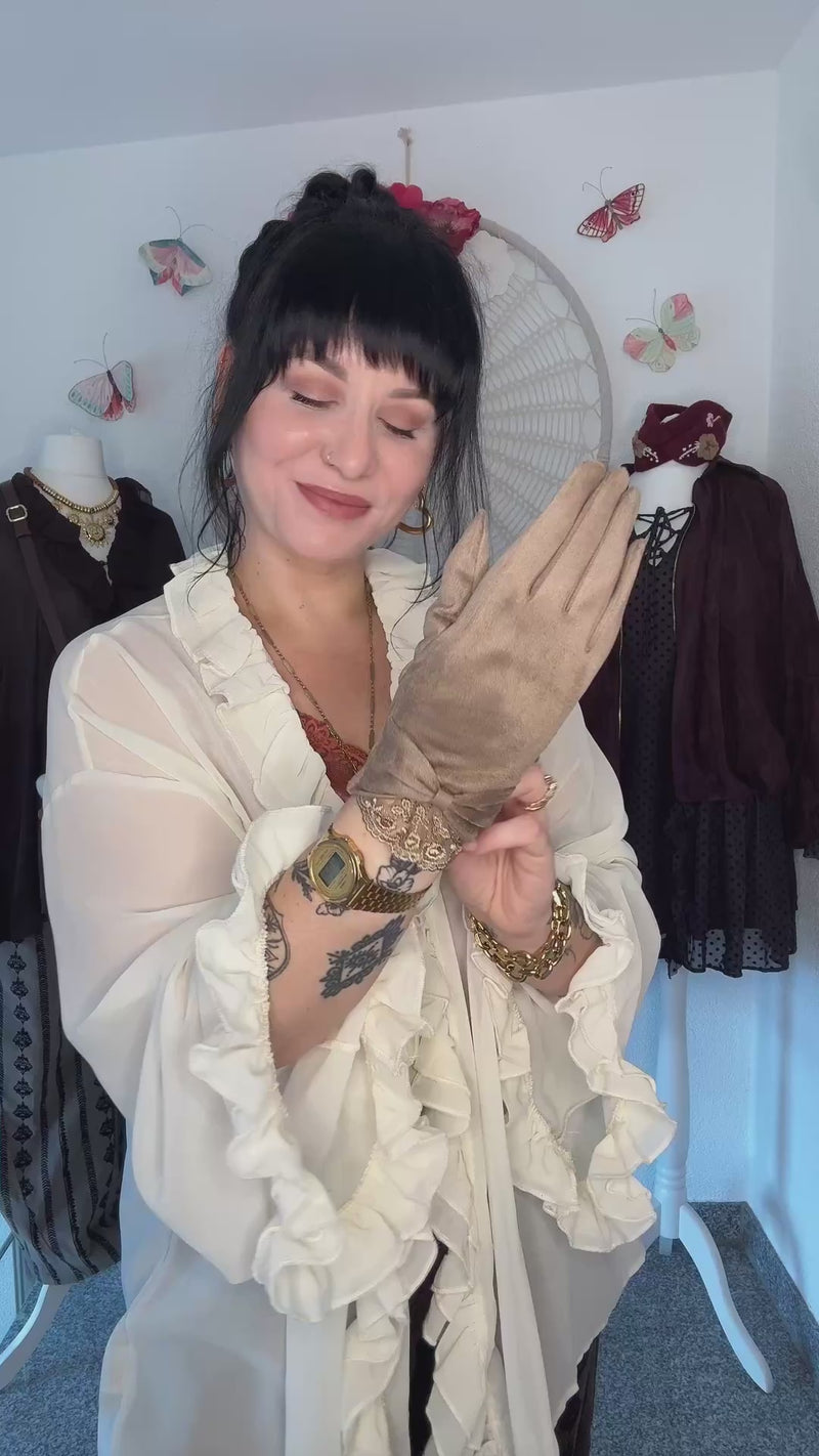 HANDSCHUHE MIT SCHLEIFE & SPITZE IN WILDLEDEROPTIK - TAUPE -
