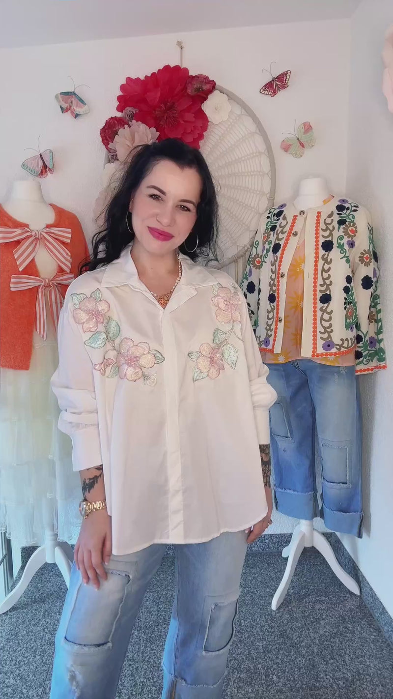 OVERSIZED BLUSE MIT STICKEREIEN AN DER FRONT - ONE SIZE -