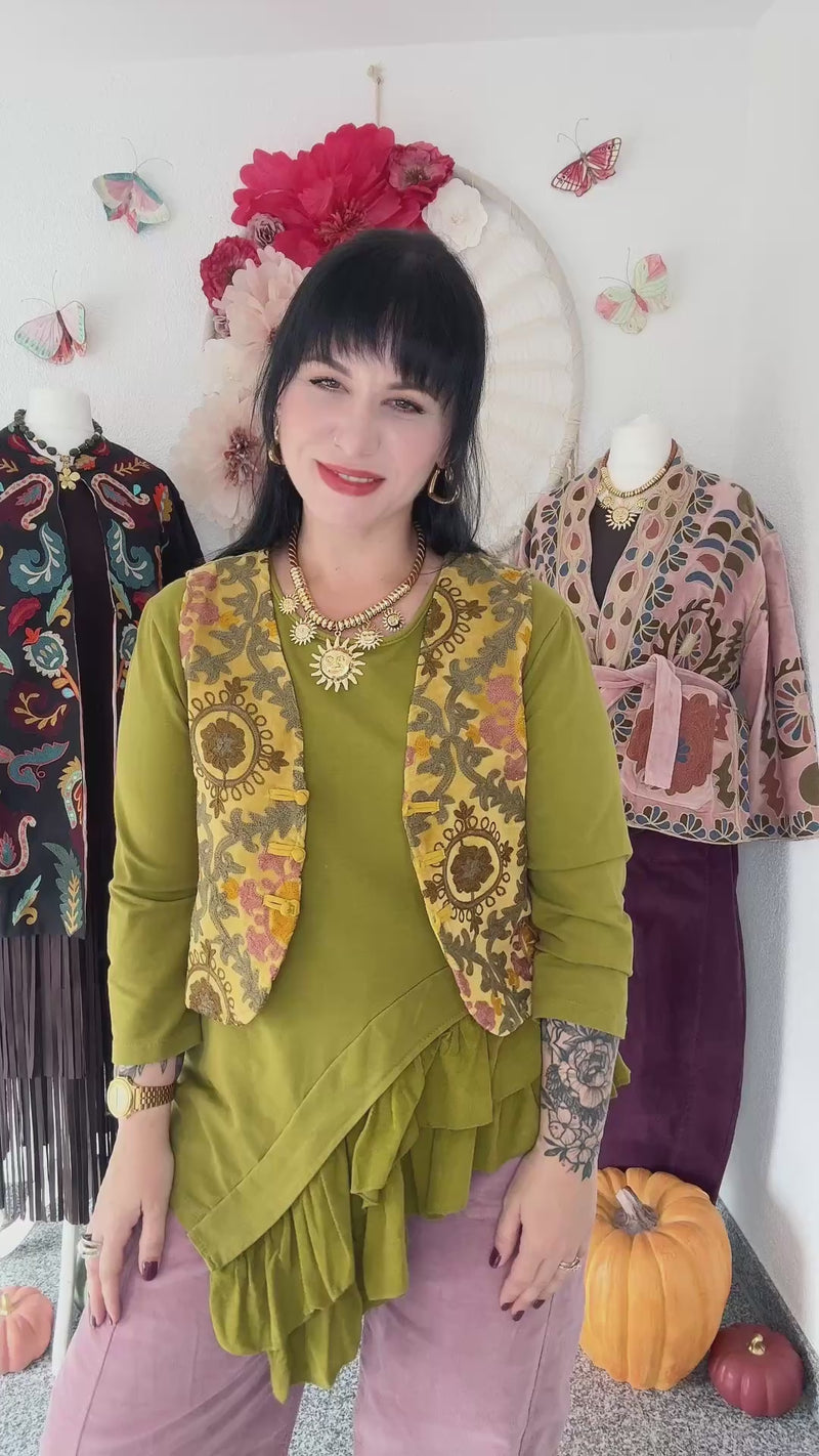 KURZE BOHOWESTE MIT STICKEREIEN IN SENFGELB - ONE SIZE -