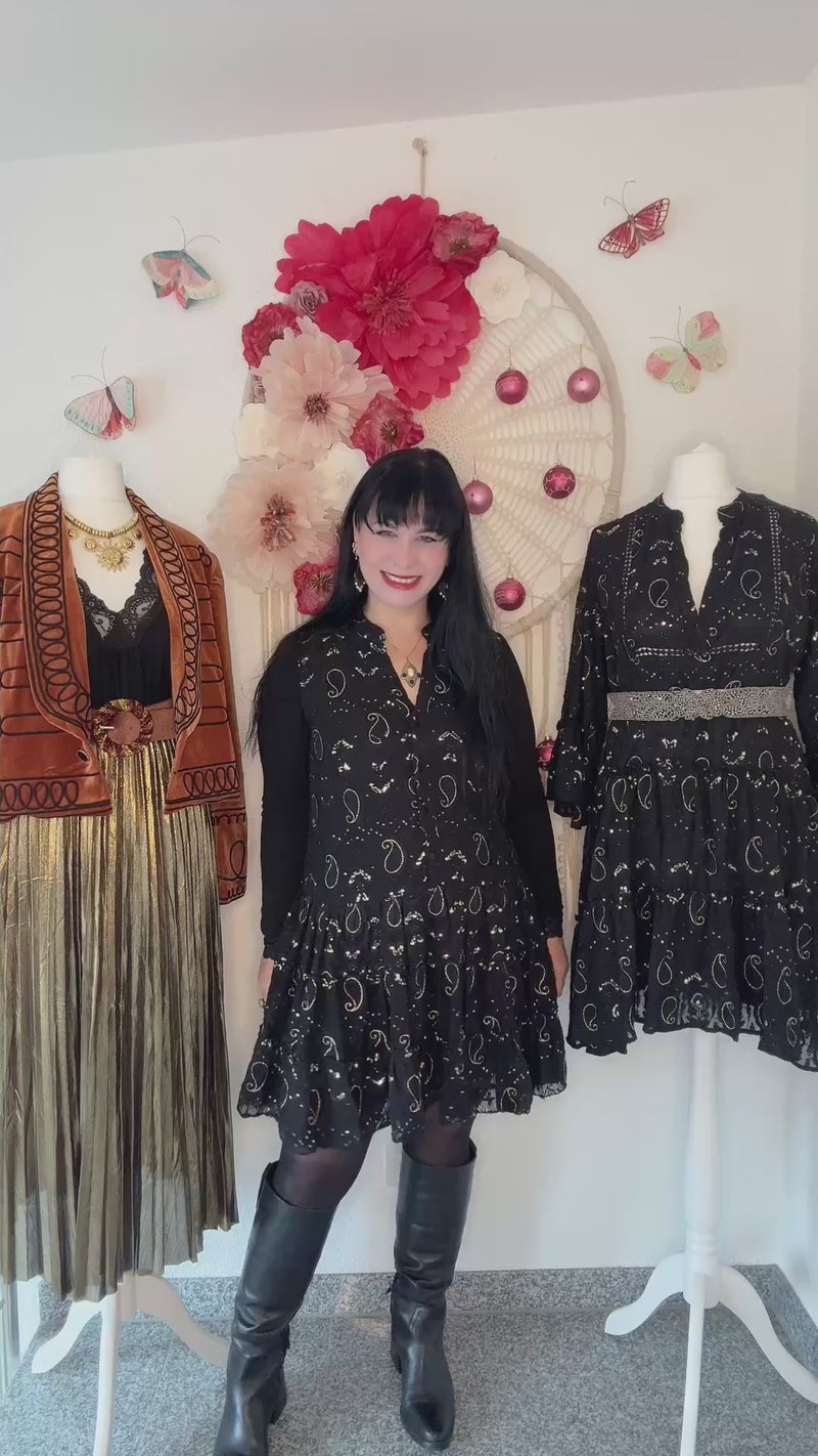 BESTICKTES KLEIDCHEN MIT GOLDENEN PAILLETTEN - ONE SIZE -