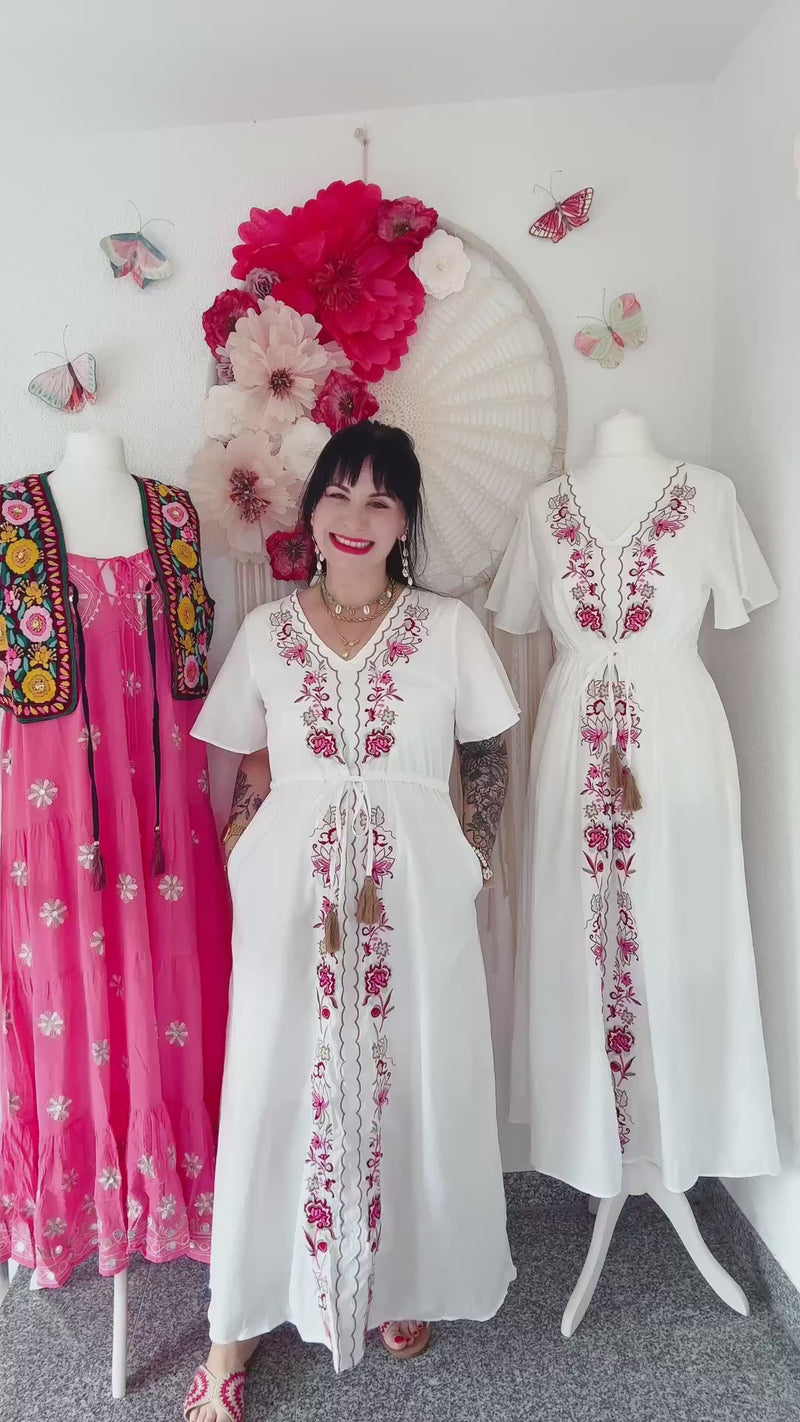 MAXIKLEID MIT BLUMENSTICKEREIEN IN WEIß- VERSCH. GRÖßEN