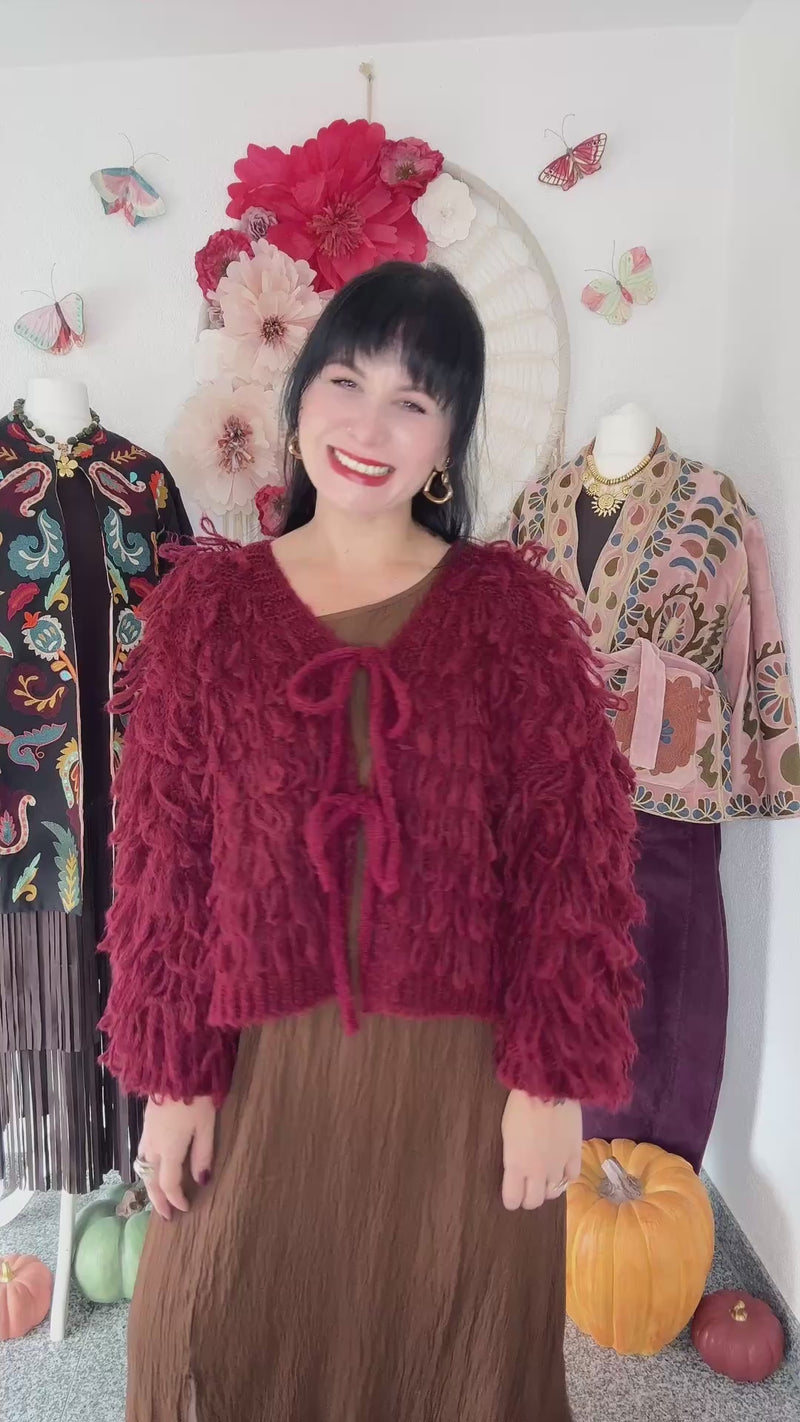KUSCHELIGE STRICKJACKE MIT FRANSEN - ONE SIZE -