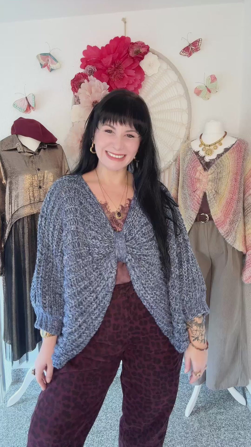 OVERSIZED STRICKPULLOVER "SCHLEIFCHEN" IN BLAU - ONE SIZE -