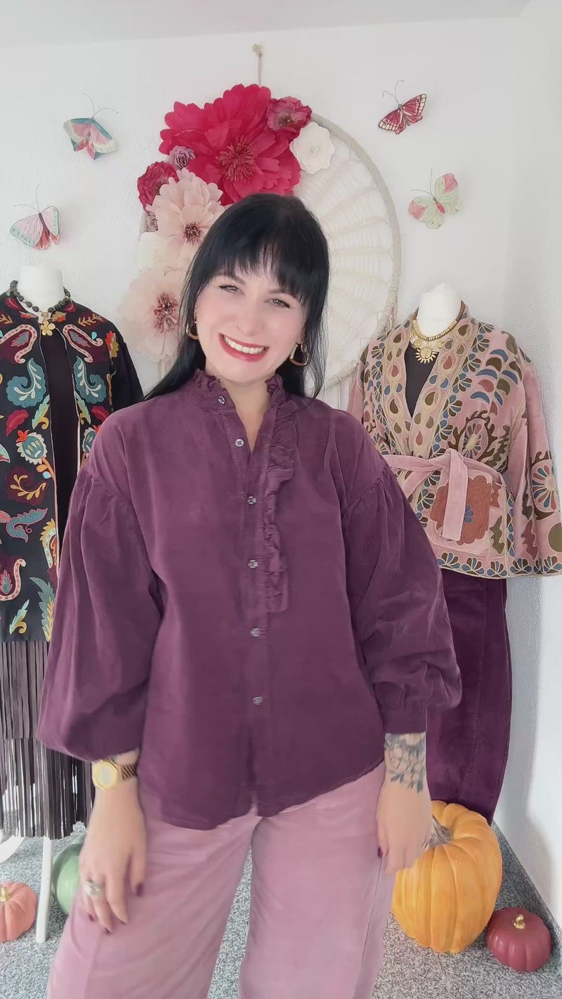 CORDBLUSE MIT RÜSCHEN IN AUBERGINE - ONE SIZE -