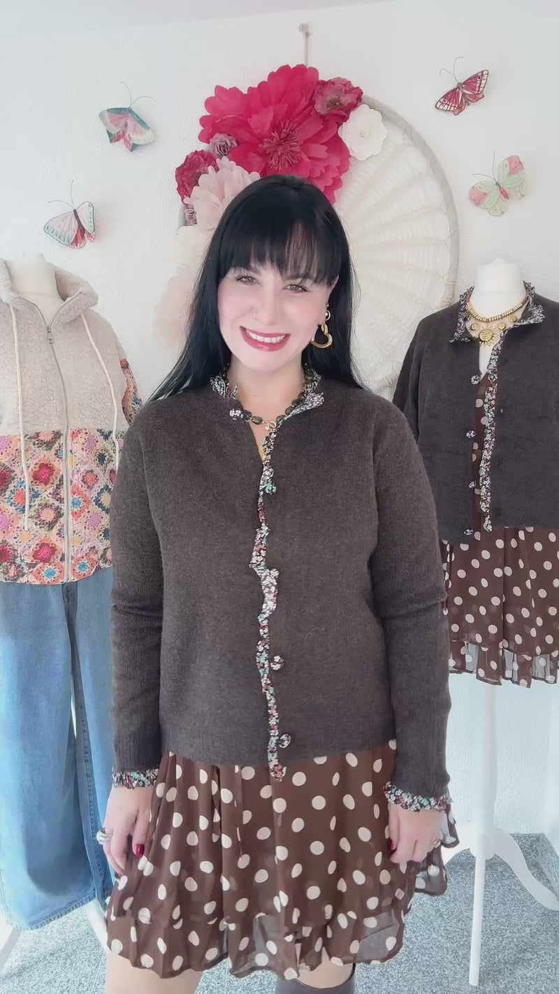 STRICKJÄCKCHEN MIT BLÜMCHEN - ONE SIZE -