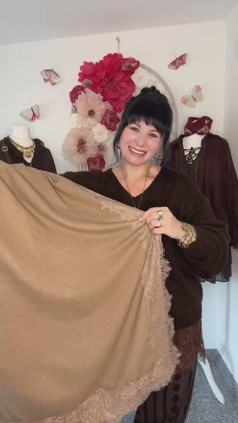 KUSCHELIGER SCHAL MIT SPITZENSAUM - TAUPE -