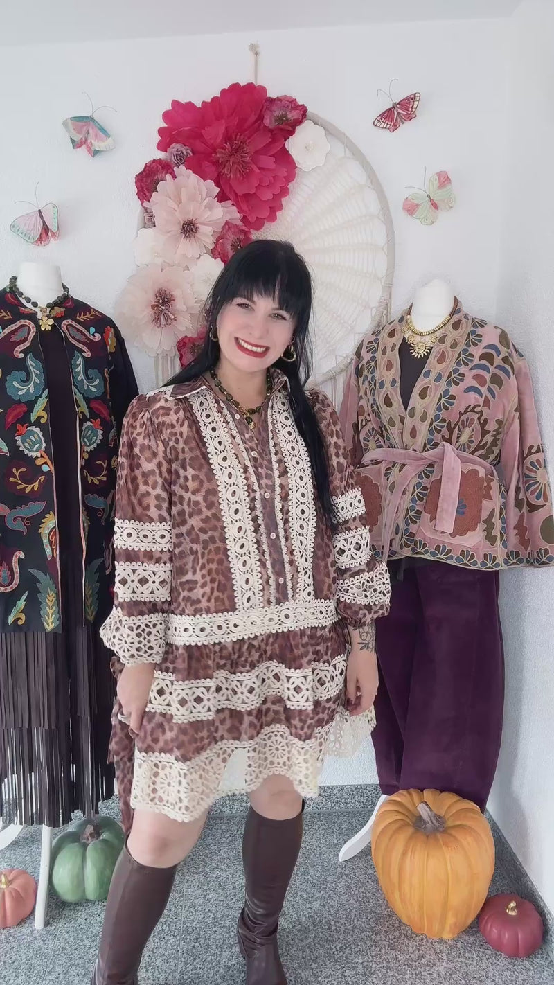 TUNIKLAKLEID MIT LEOMUSTER UND SPITZE - ONE SIZE -